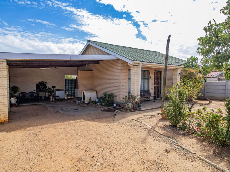 2 Bedroom Home with Flatlet Potential in Moorreesburg - Photo 4