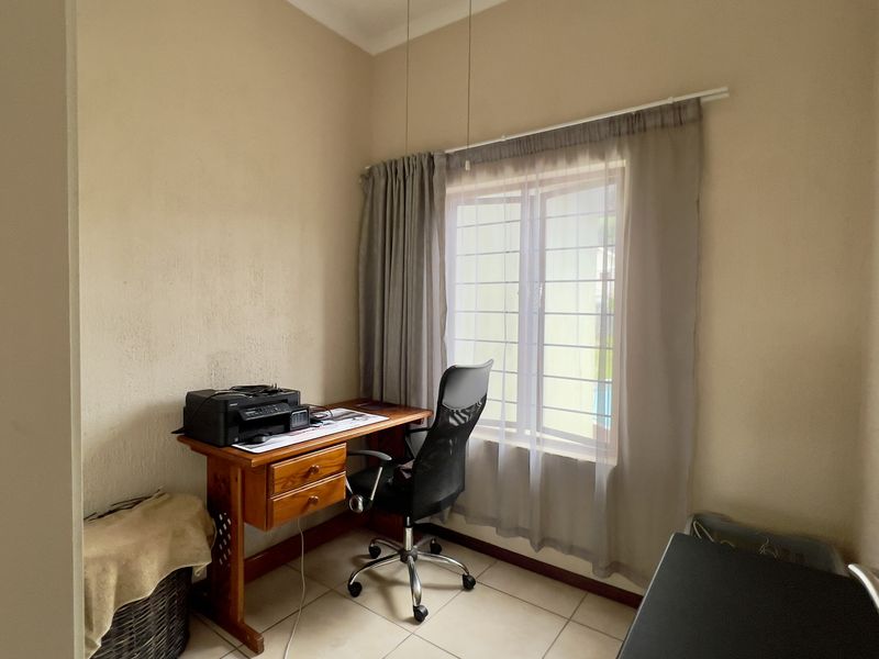 3 Bedroom House to Let in Sonheuwel - Photo 10