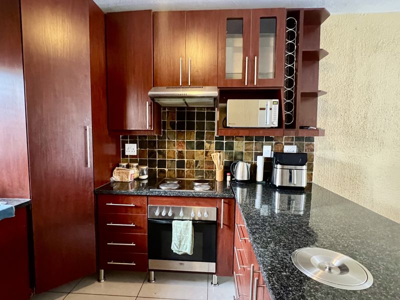 3 Bedroom House to Let in Sonheuwel - Photo 7