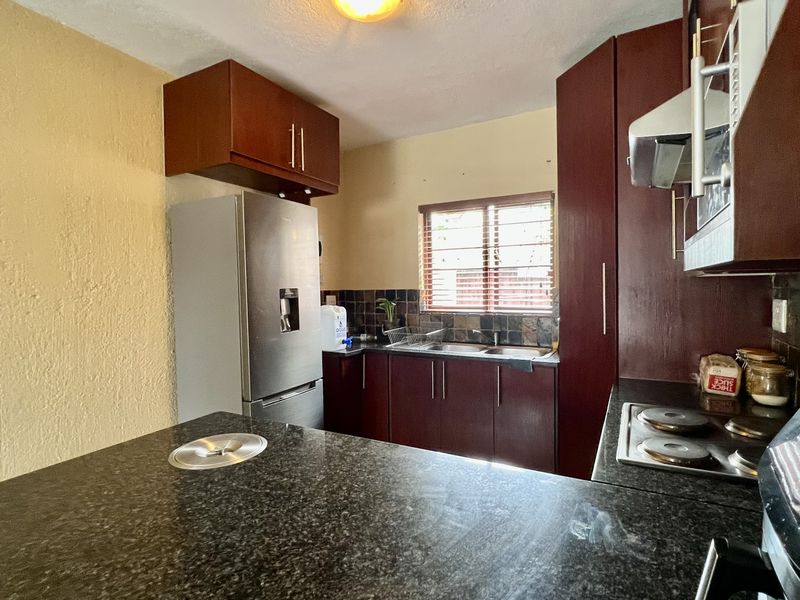 3 Bedroom House to Let in Sonheuwel - Photo 6