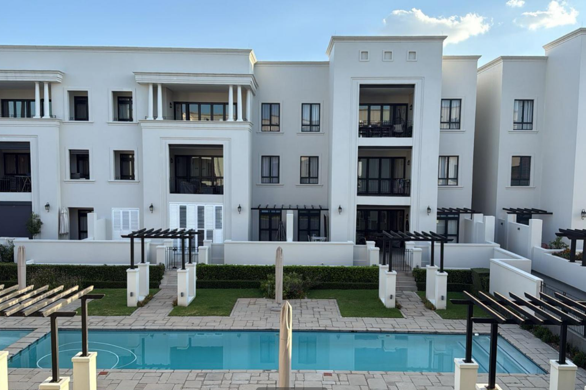 Lavish upmarket apartment - Photo 3