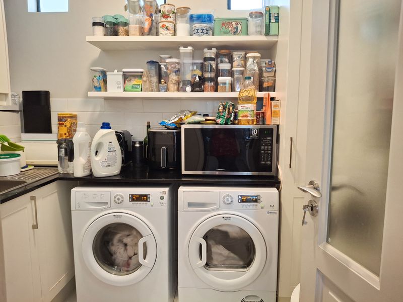 Lavish upmarket apartment - Photo 10