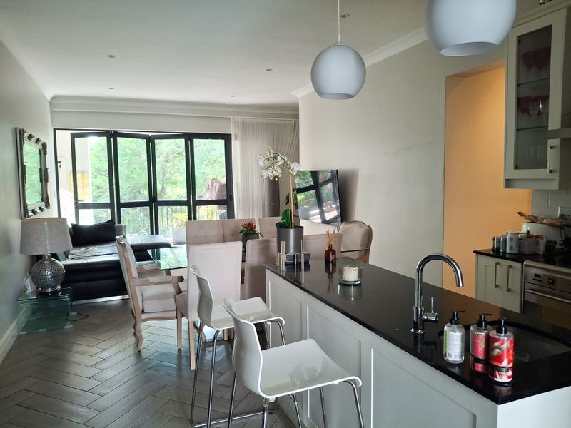 Lavish upmarket apartment - Photo 8