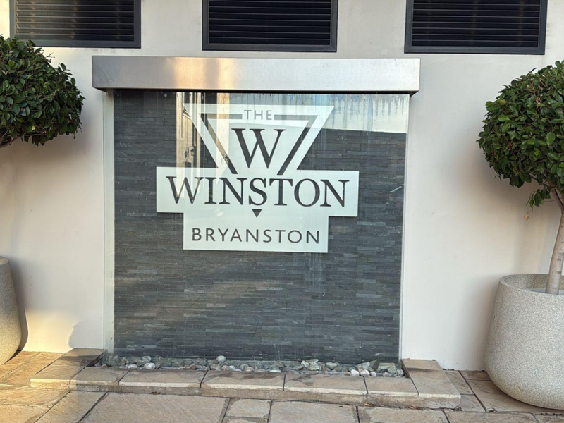 Lavish upmarket apartment - Photo 2