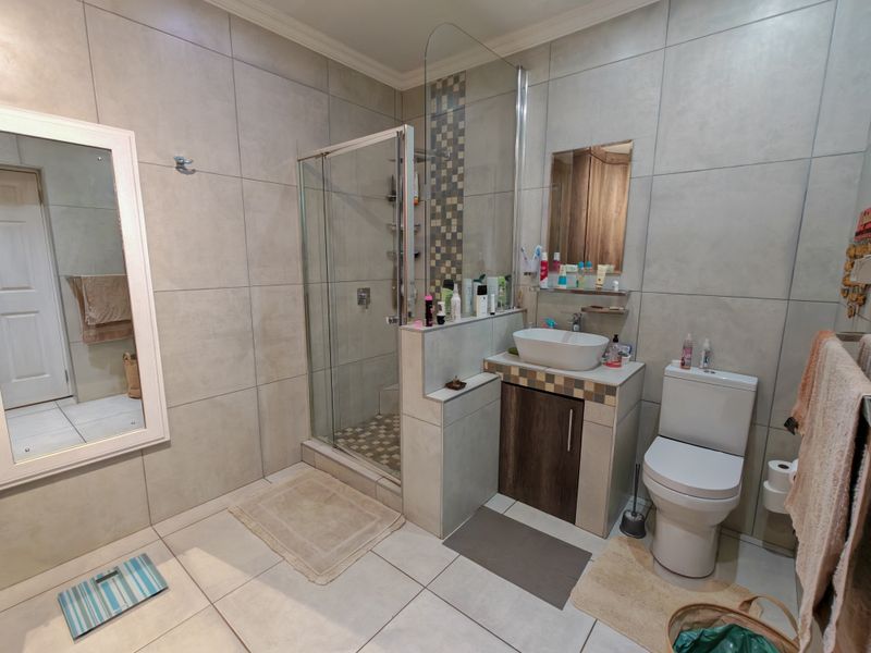 5 Bedroom Property for Sale on 2.4ha small holding - Photo 8