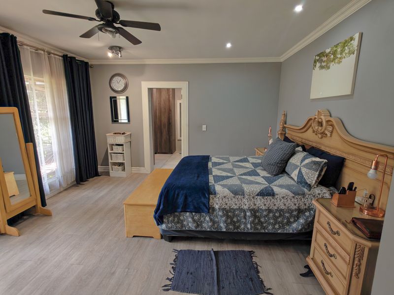 5 Bedroom Property for Sale on 2.4ha small holding - Photo 7