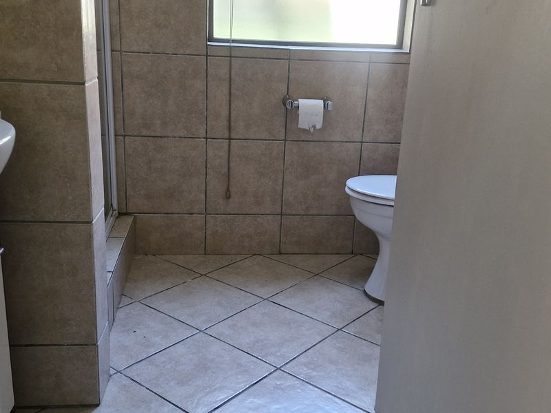 GROUND FLOOR STUDIO APARTMENT TO RENT IN OUKRAAL FOR R5 500 - Photo 9