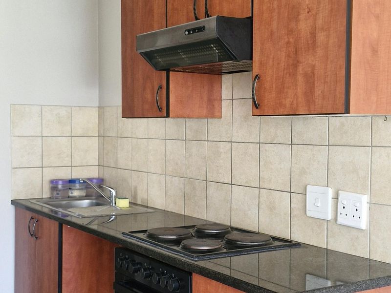 GROUND FLOOR STUDIO APARTMENT TO RENT IN OUKRAAL FOR R5 500 - Photo 8