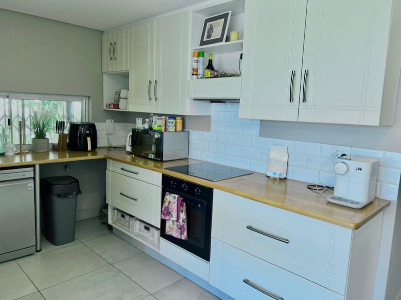 Wake Up to Ocean Views – Stylish 2 Bed, 2 Bath in Ile Coco, Umhlanga - Photo 10