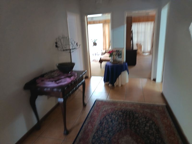 "Live large" 5 Bedroom family home awaits you! - Photo 6