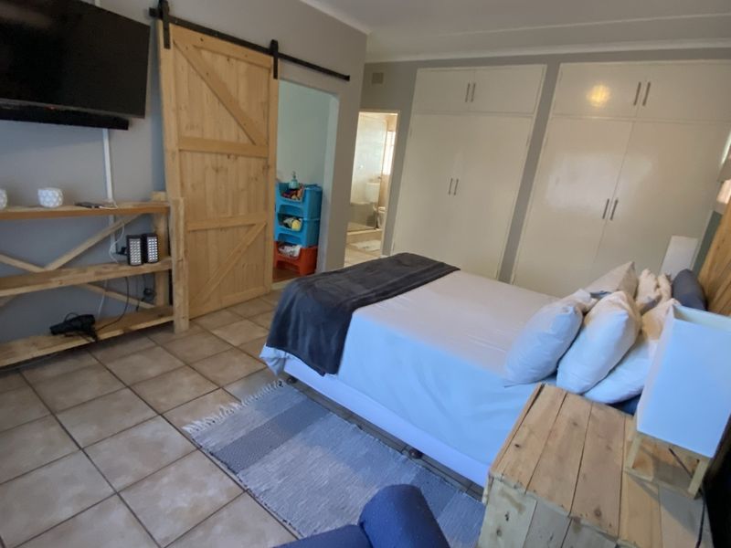 Big and Beautiful House waiting to become YOUR home! - Photo 8