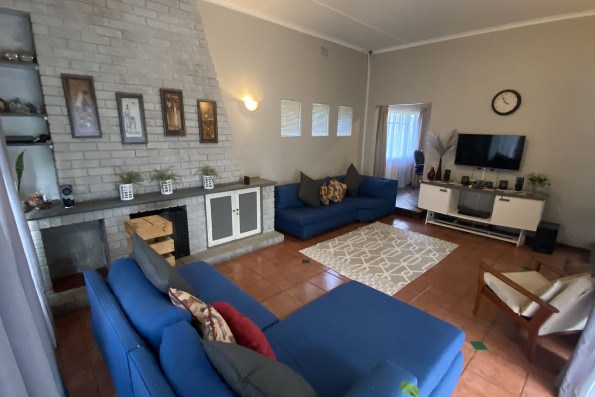 Big and Beautiful House waiting to become YOUR home! - Photo 5