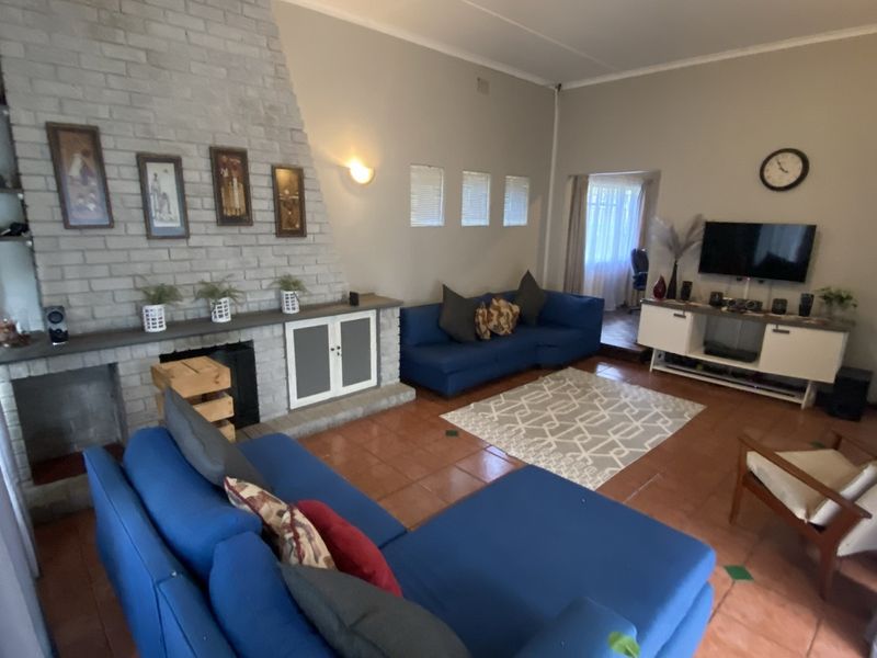 Big and Beautiful House waiting to become YOUR home! - Photo 5