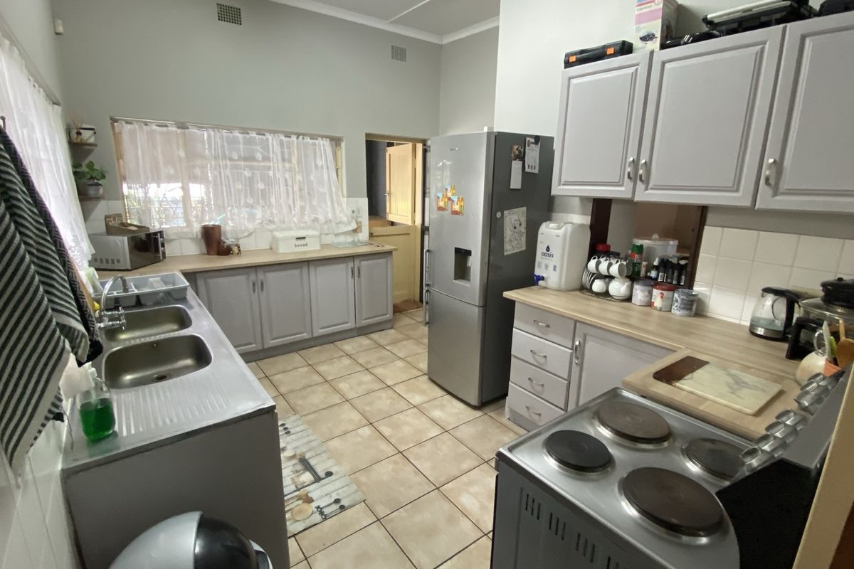 Big and Beautiful House waiting to become YOUR home! - Photo 4