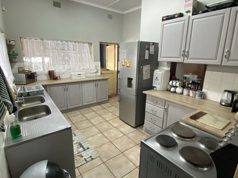 Big and Beautiful House waiting to become YOUR home! - Photo 4