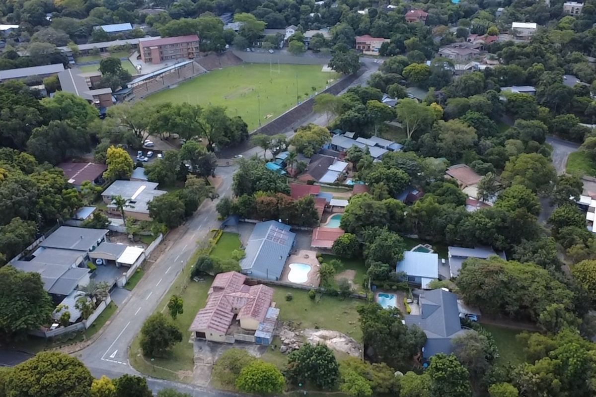 Big and Beautiful House waiting to become YOUR home! - Photo 3