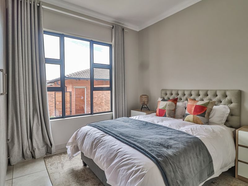 Modern Living at its finest - Photo 10