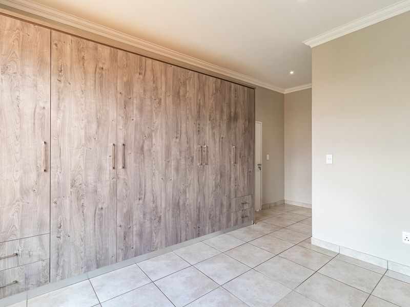 Modern Living at its finest - Photo 9