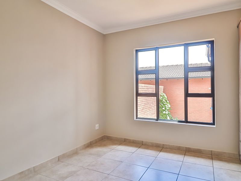 Modern Living at its finest - Photo 7