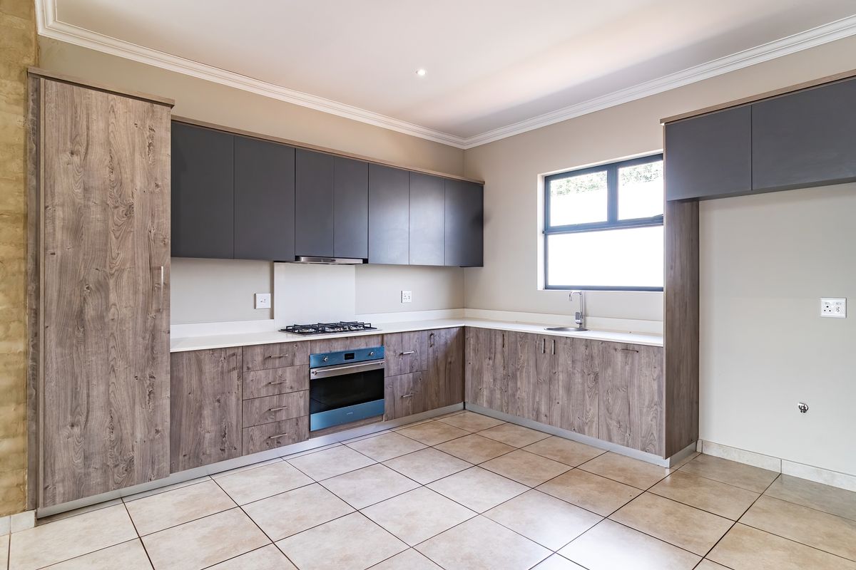 Modern Living at its finest - Photo 3