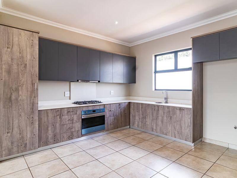 Modern Living at its finest - Photo 3