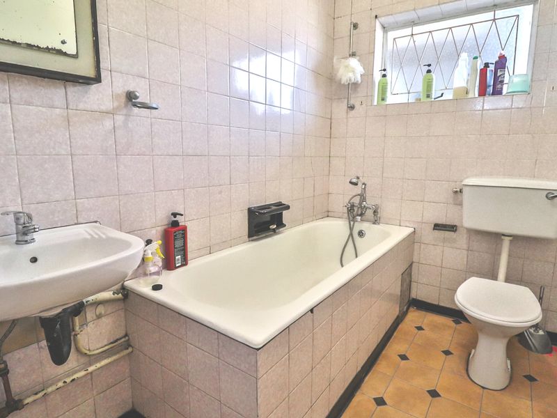 SECURE BACHELOR APARTMENT FOR SALE - Photo 10