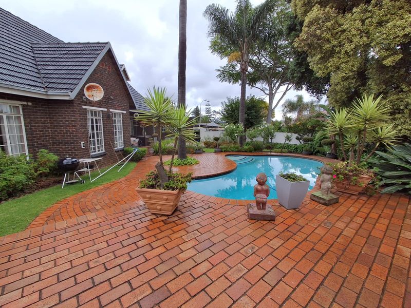 Stunning Family Home in Norkem Park - Photo 2