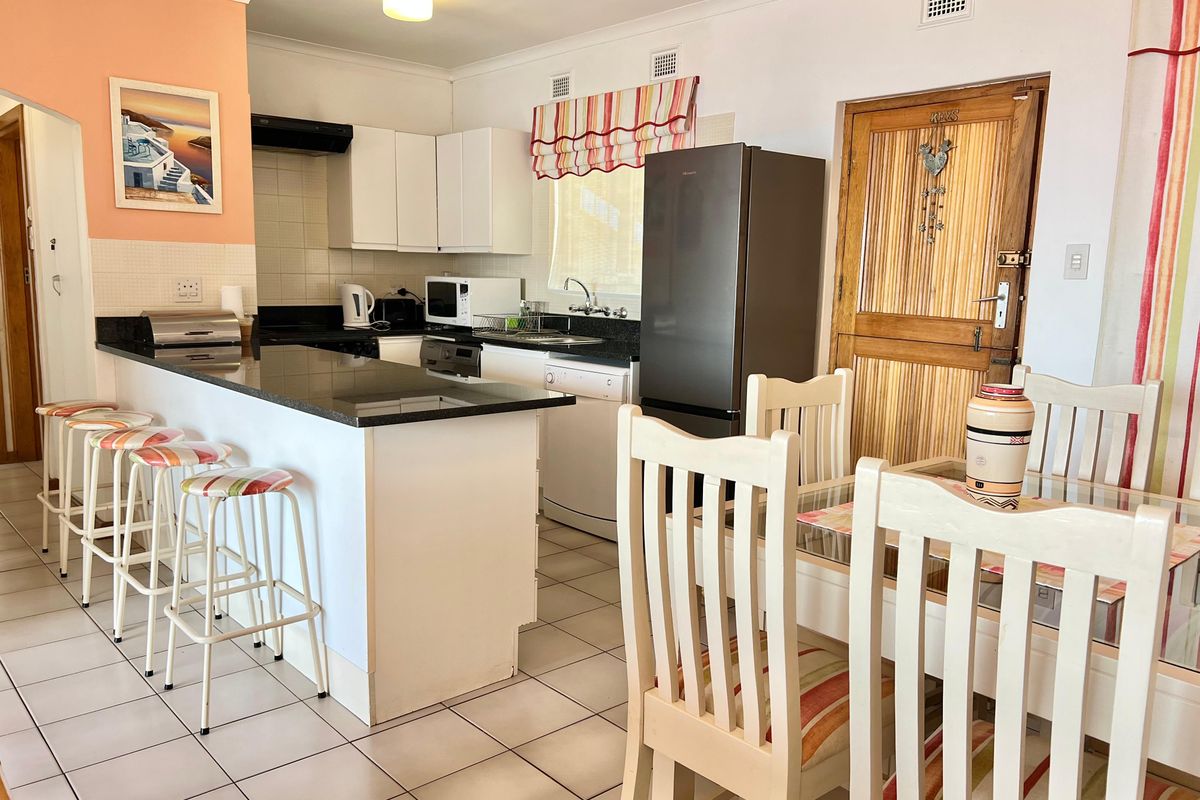 Stunning 2 Bedroom Coastal Apartment with Uninterrupted Sea Views in  Ballito - Photo 3