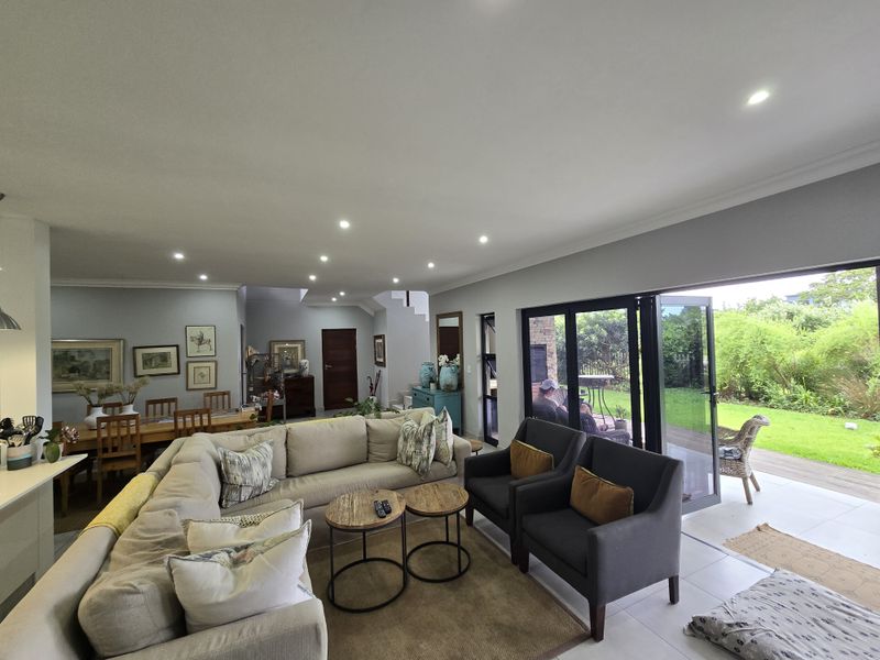 Beautiful Free-Standing Home in the picturesque Dolphin Ridge, Mount Richmore! - Photo 9