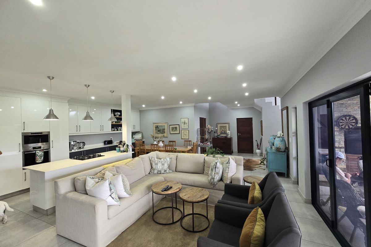 Beautiful Free-Standing Home in the picturesque Dolphin Ridge, Mount Richmore! - Photo 2