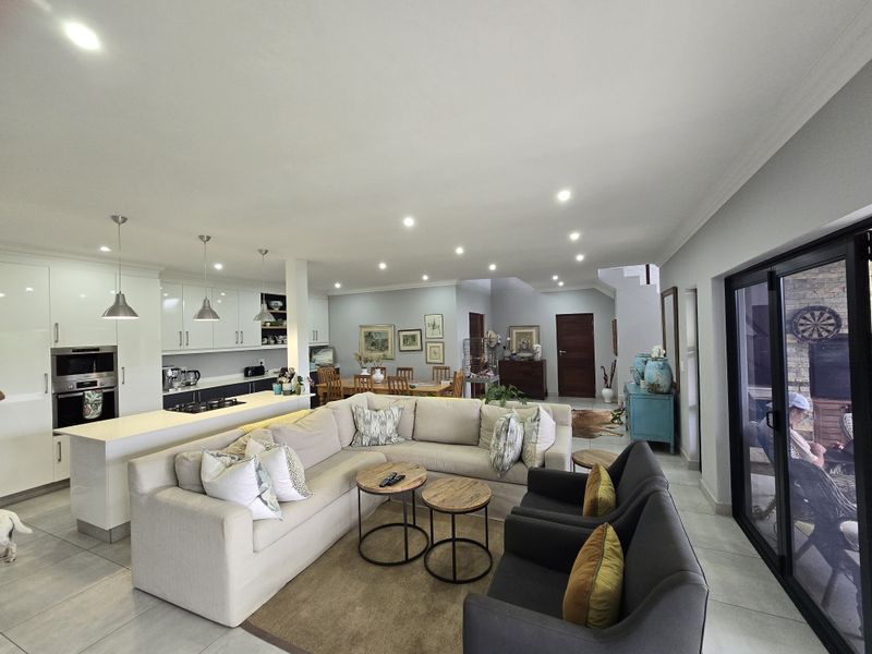 Beautiful Free-Standing Home in the picturesque Dolphin Ridge, Mount Richmore! - Photo 2