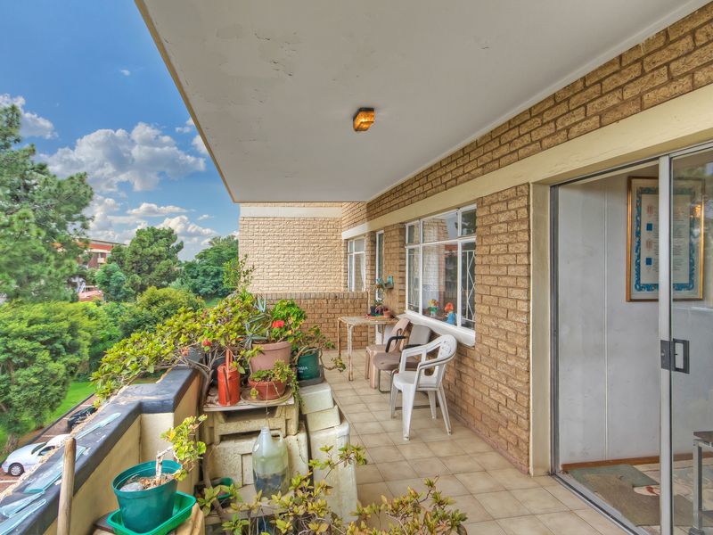 PRICED TO SELL IN A SECURE COMPLEX AND WELL MAINTAINED - Photo 8