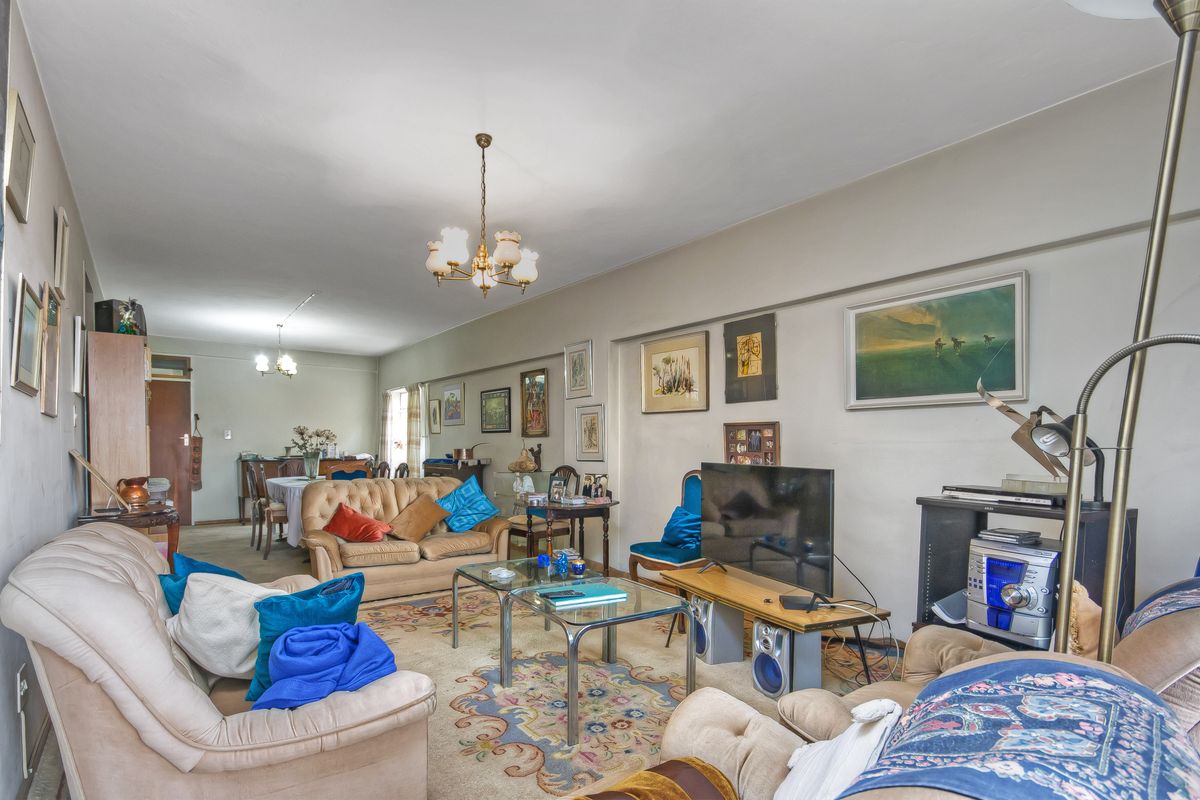 PRICED TO SELL IN A SECURE COMPLEX AND WELL MAINTAINED - Photo 4