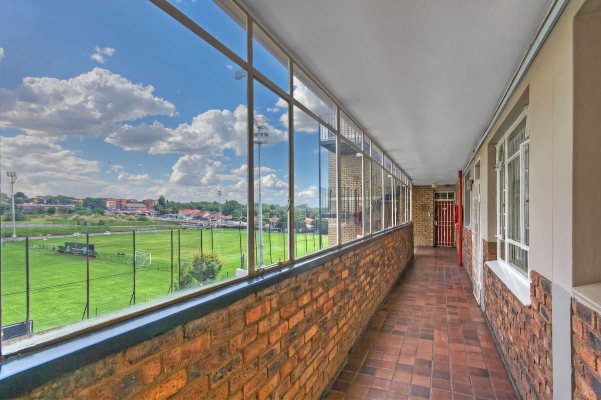 PRICED TO SELL IN A SECURE COMPLEX AND WELL MAINTAINED - Photo 3