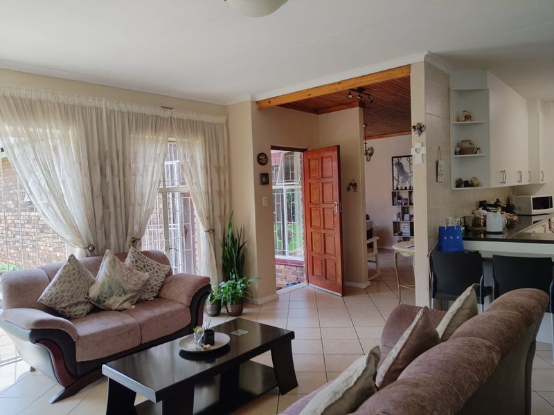 3-Bedroom, 2-Bathroom Townhouse in Birchleigh. - Photo 7