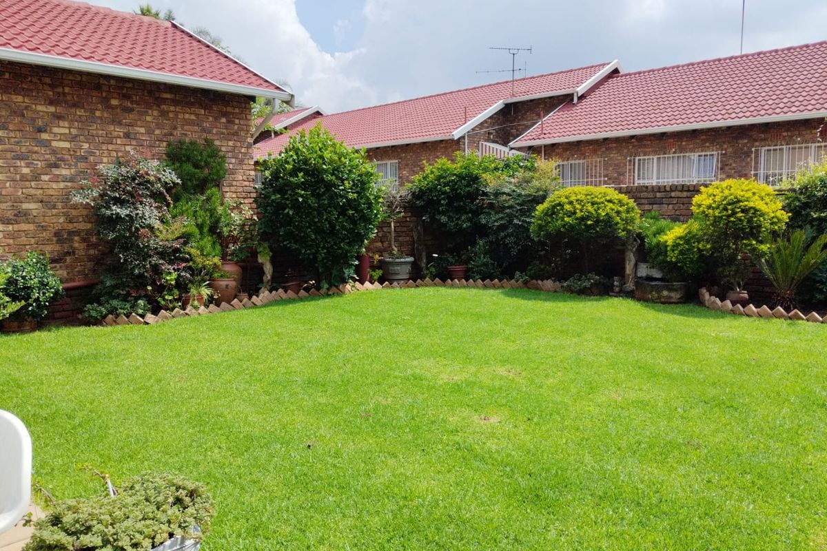 3-Bedroom, 2-Bathroom Townhouse in Birchleigh. - Photo 5