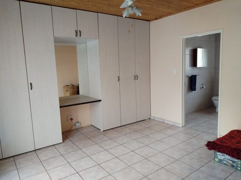 3-Bedroom Family Home with a Granny Flat in Norkem Park, waiting for its New Owner. - Photo 10