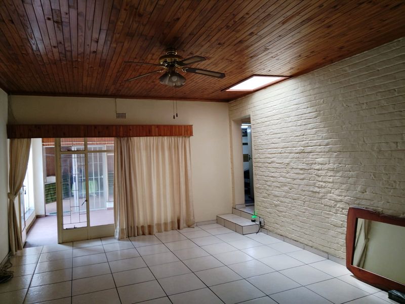 3-Bedroom Family Home with a Granny Flat in Norkem Park, waiting for its New Owner. - Photo 8
