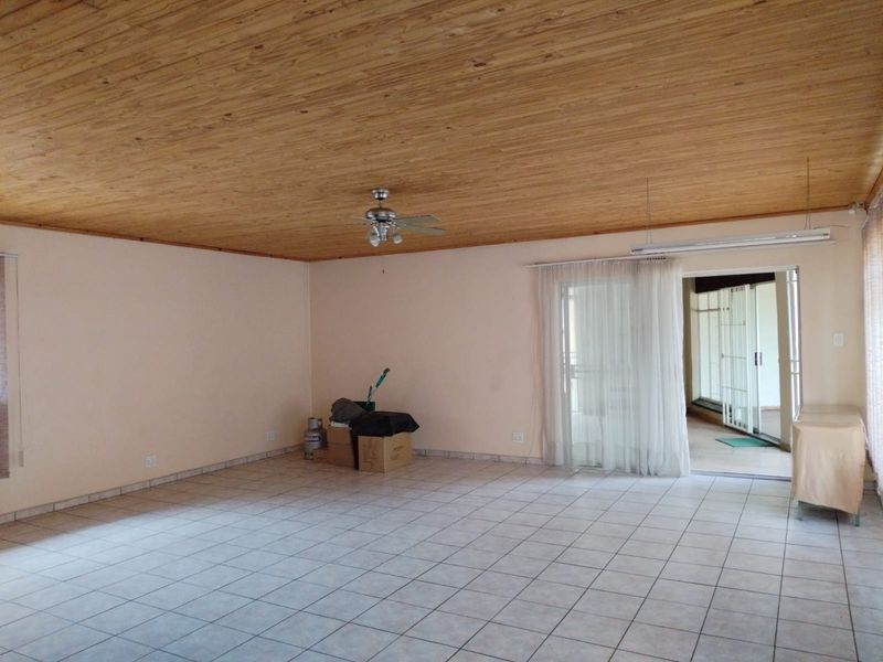 3-Bedroom Family Home with a Granny Flat in Norkem Park, waiting for its New Owner. - Photo 6