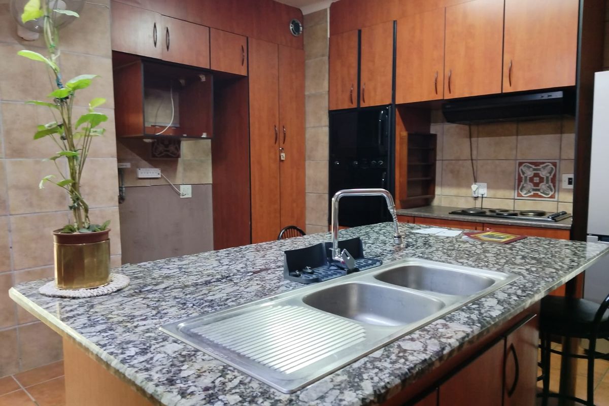 3-Bedroom Family Home with a Granny Flat in Norkem Park, waiting for its New Owner. - Photo 5