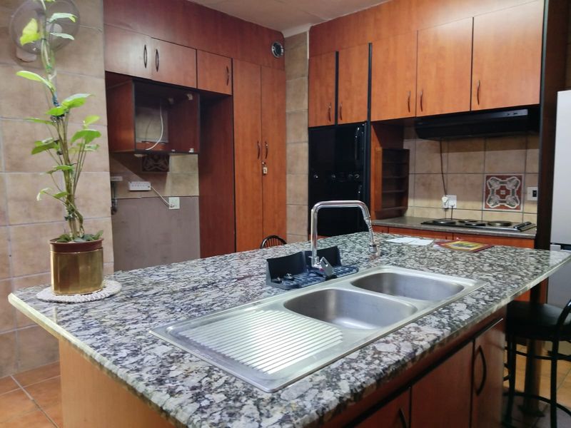 3-Bedroom Family Home with a Granny Flat in Norkem Park, waiting for its New Owner. - Photo 5
