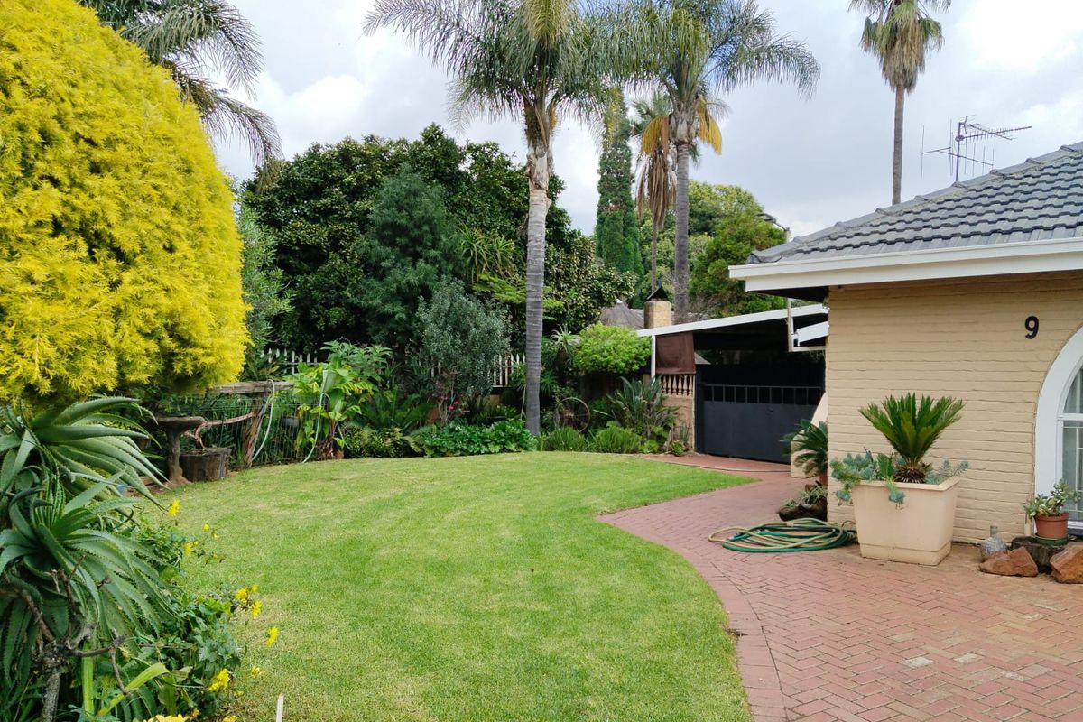 3-Bedroom Family Home with a Granny Flat in Norkem Park, waiting for its New Owner. - Photo 2