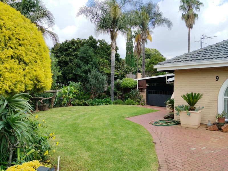3-Bedroom Family Home with a Granny Flat in Norkem Park, waiting for its New Owner. - Photo 2
