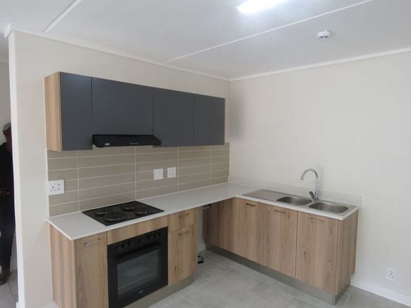 3-Bedroom Apartment to Rent in Greenbay Estate - Photo 2