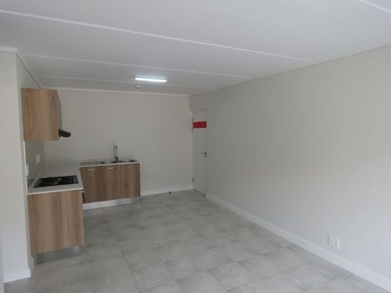 3-Bedroom Apartment to Rent in Greenbay Estate - Photo 3