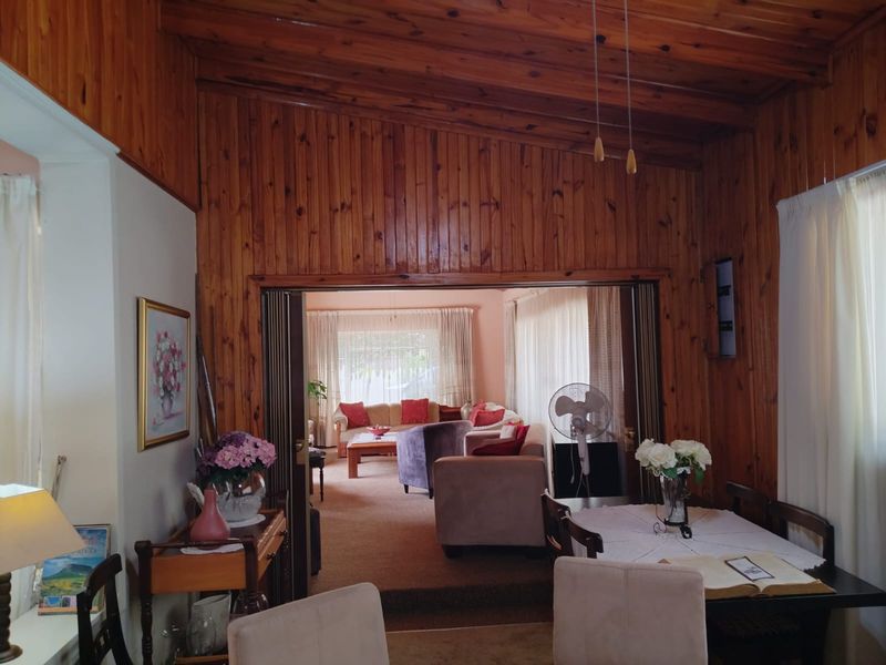 Spacious Family Home with Pool in Birch Acres – Perfect for Comfortable Living! - Photo 5