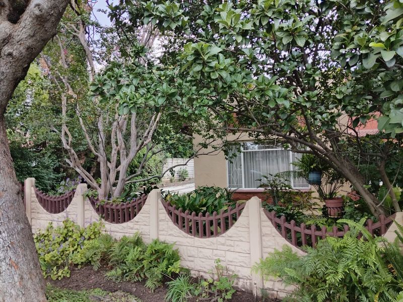 Spacious Family Home with Pool in Birch Acres – Perfect for Comfortable Living! - Photo 1