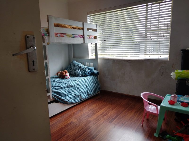 Modern 2-Bedroom Townhouse for Sale in Glen Marais – Ideal for First-Time Buyers or Investors! - Photo 10