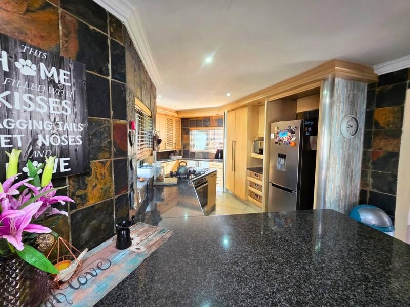 THIS IS IT!!! 🤩 Exclusive, Elegant Family Living in Blue Gill Estate!!!!!!!!!!! - Photo 3