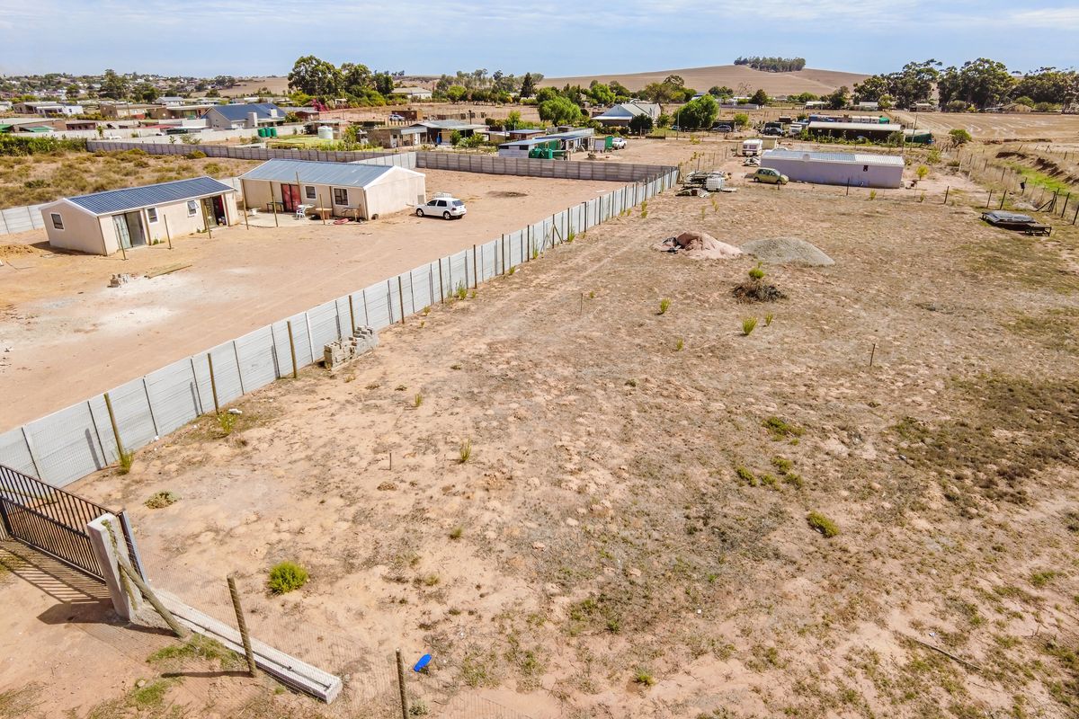 Spacious Plot with Approved Building Plans – Excellent Opportunity - Photo 4